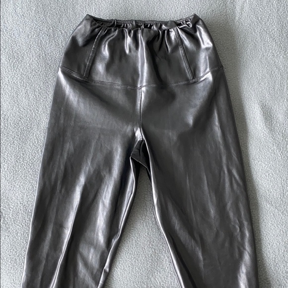 Aritzia Wilfred Free “Daria” vegan leather pants - Picture 4 of 4